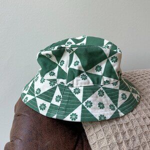 lisa says gah bucket hat